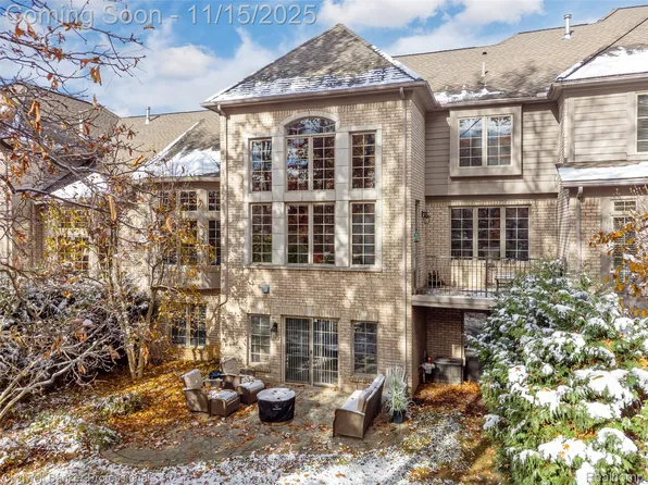 6434 Enclave Dr, Clarkston, MI 48348