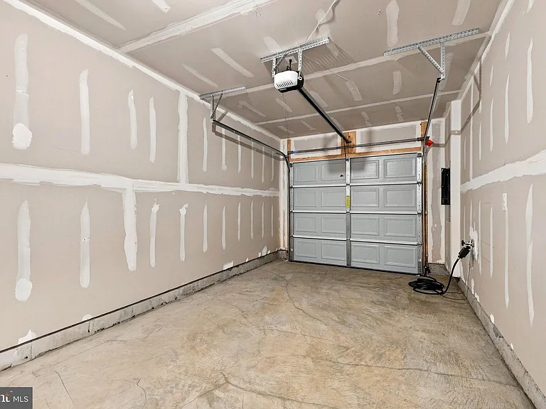 417 Seeback Dr — Photo 17