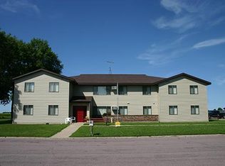 610 W 6th St #10, Winthrop, MN 55396