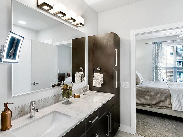 Aster Apartments — Photo 12