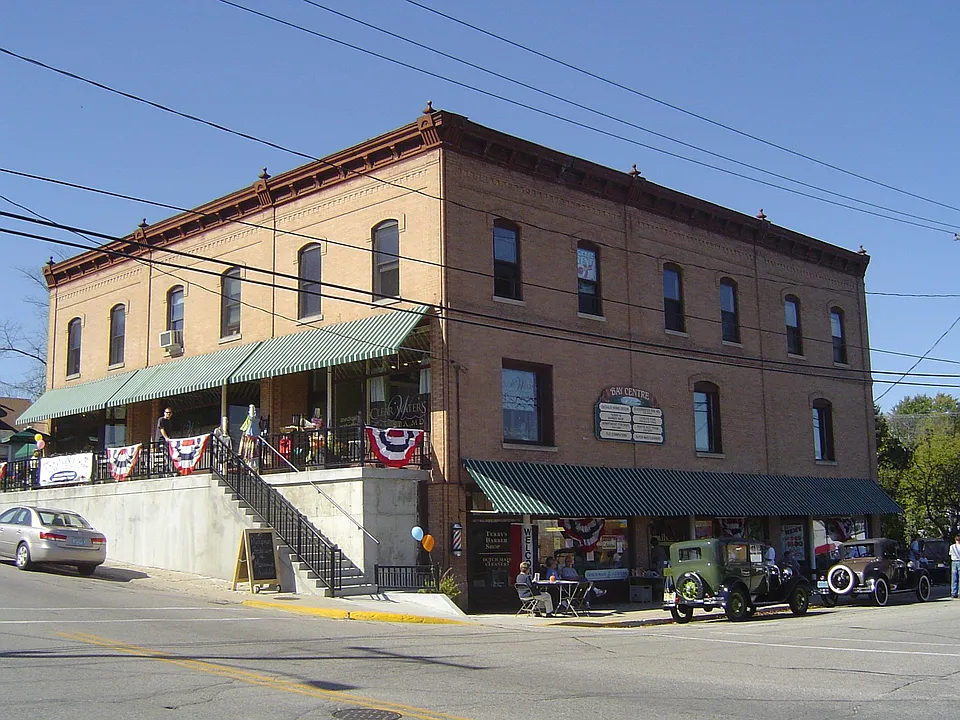 22 W Geneva St #1