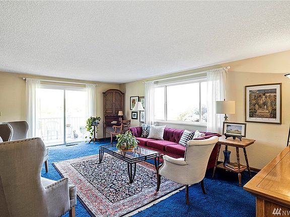 Look at the light coming through the sliding glass doors and the window.  Deck is just through the doors; you will love the view.
