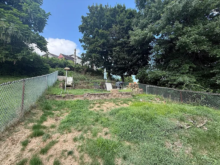 38 Bigelow St — Photo 16
