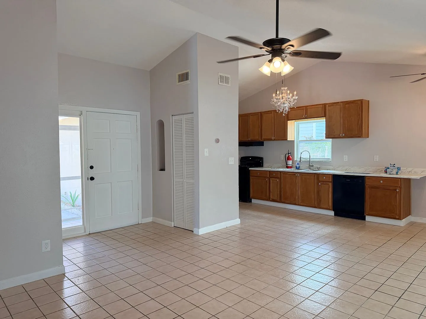3/2 with Private In ground pool on a large corner lot — Photo 3