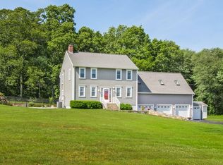 1 Stone Creek Cir, Oxford, MA 01540