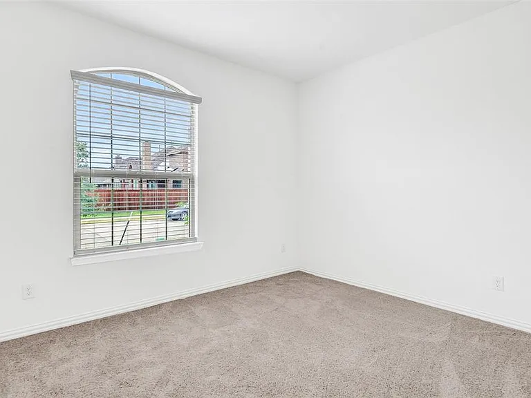 5108 Wilder Ave — Photo 4