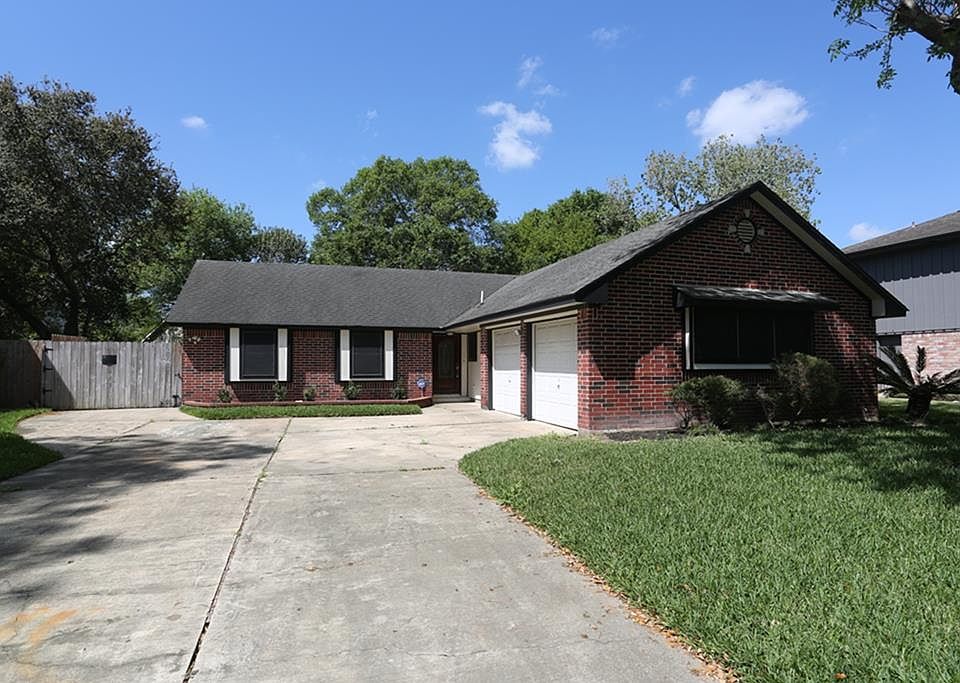 1st image of 2910 Hunters Glen Dr