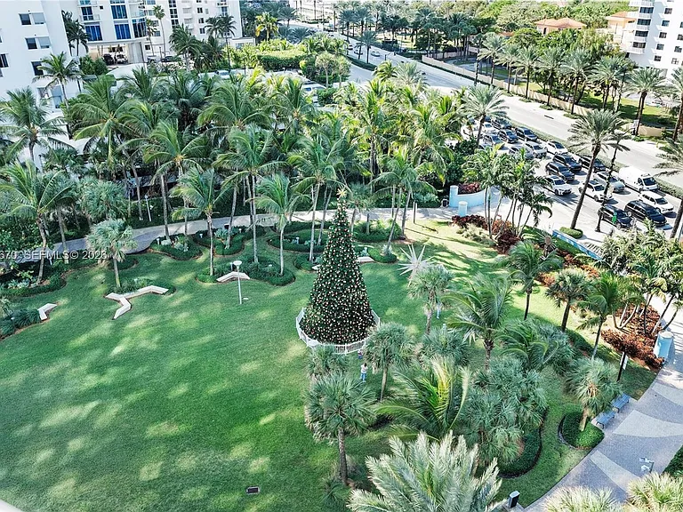 17475 Collins Ave #504 — Photo 30