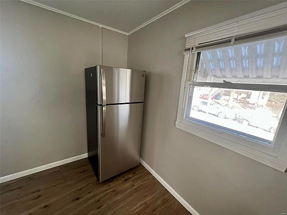 4th image of 1445 Sproule Ave