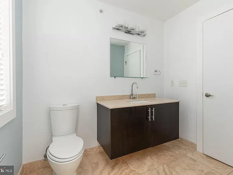 1116 N Hope St — Photo 17