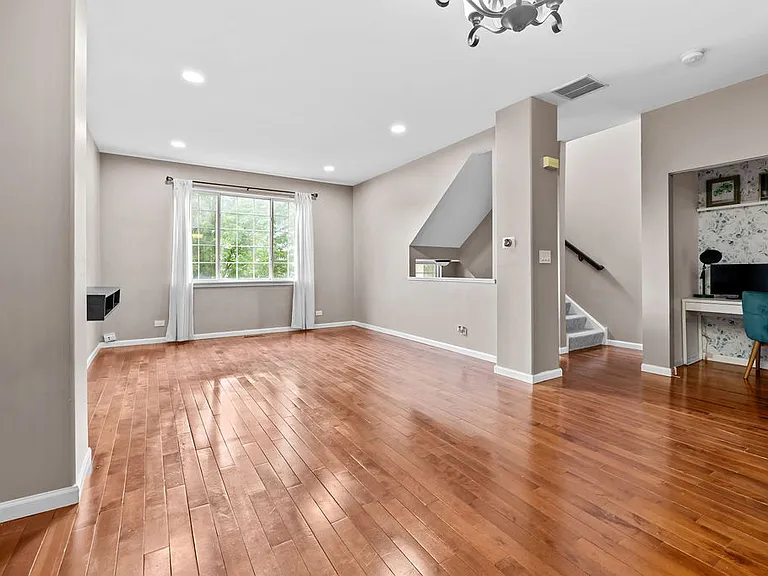122 Andover Dr — Photo 1