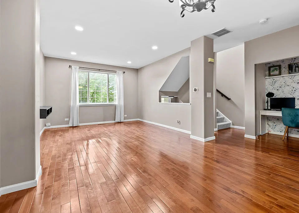 122 Andover Dr