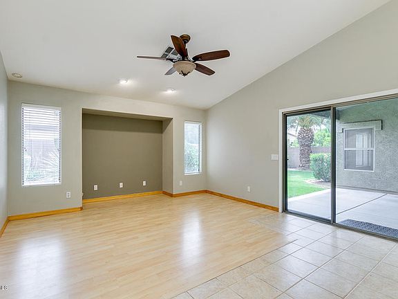 4th image of 1613 E Wildhorse Pl