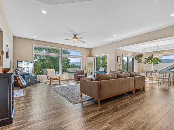 260 Mount Echo Dr, Medford, OR 97504