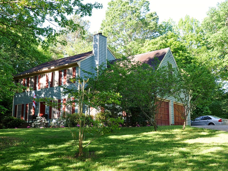 1st image of 204 Castle Ln