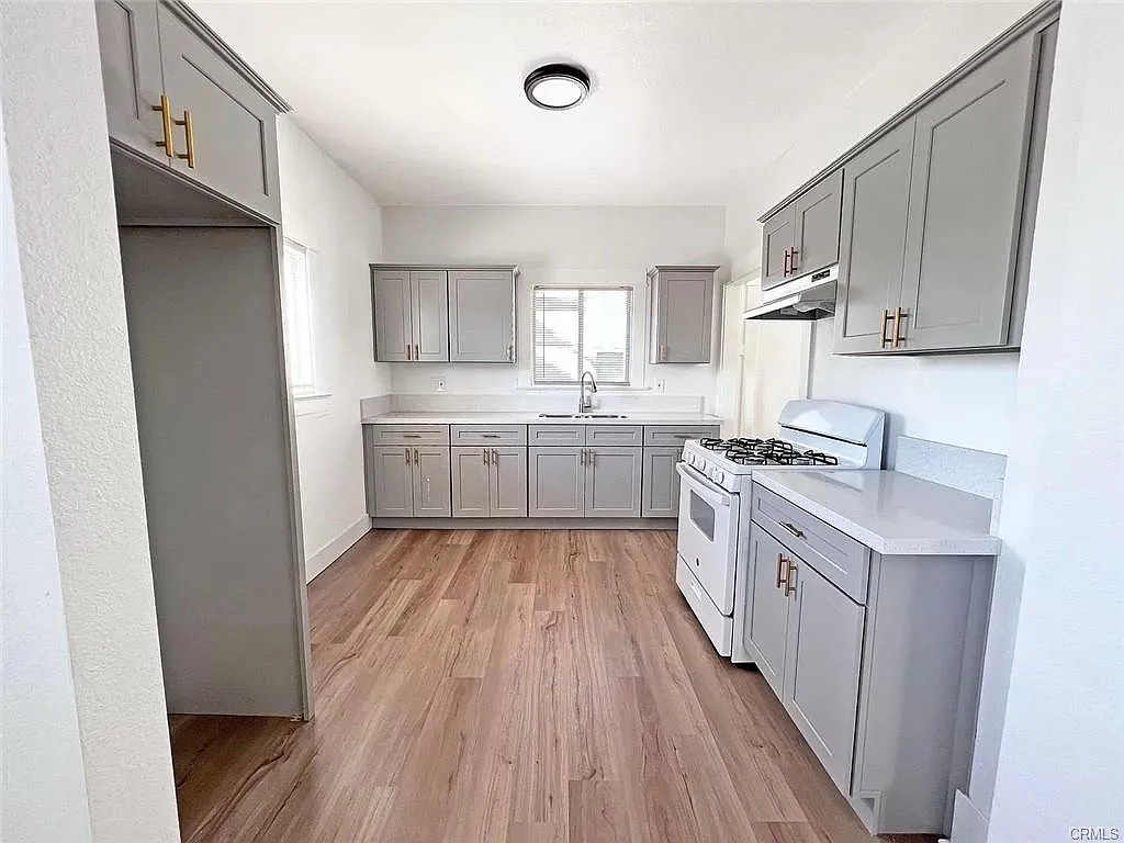 801 Atlantic Ave — Photo 2