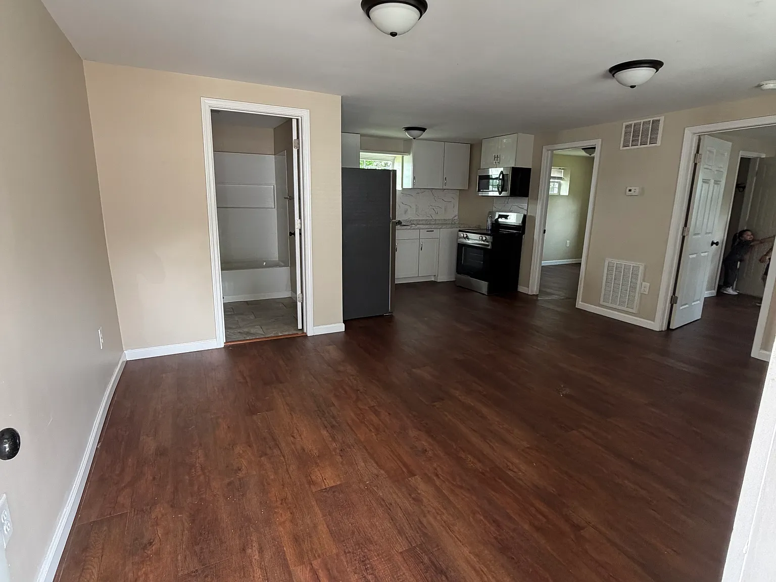 2712 W Walnut St — Photo 3