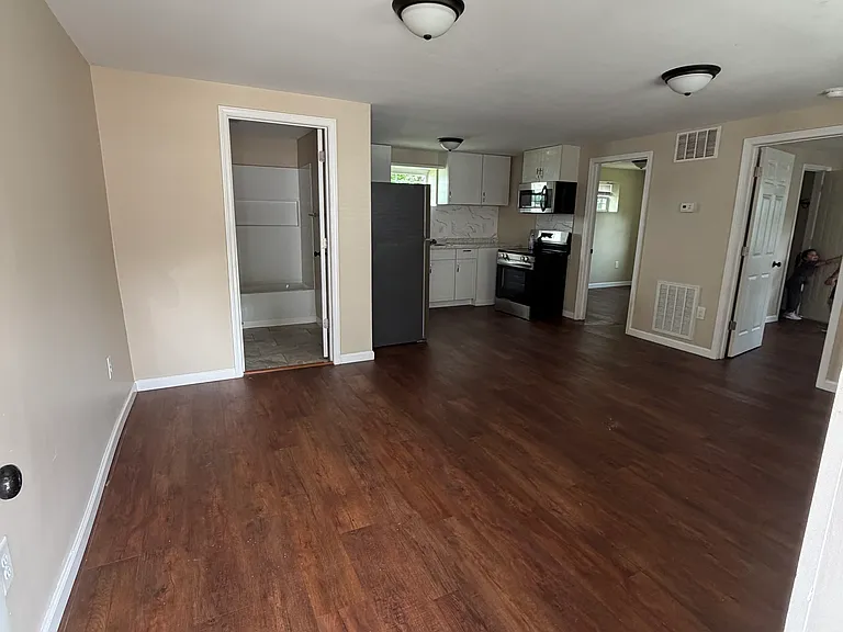 2712 W Walnut St #2 — Photo 4