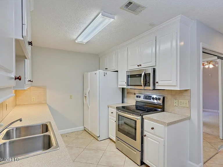 200 Woodgreen Dr #2 — Photo 7