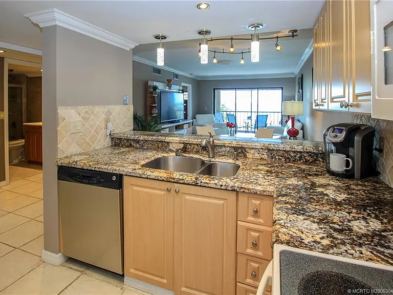 4720 NE Sandpebble Trce #403 — Photo 13