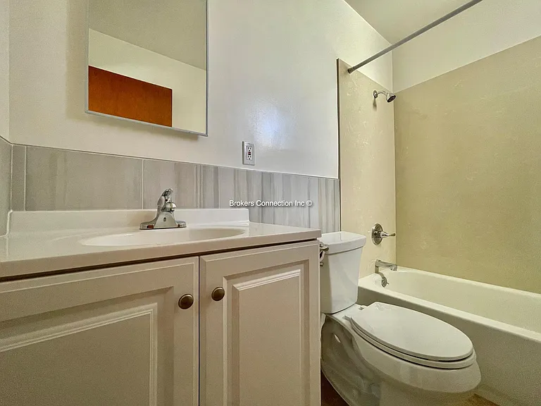 3511 Taraval St #4 — Photo 15