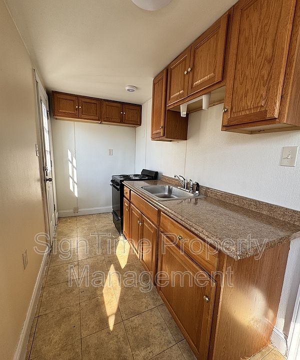 1st image of 819 Washington Ave APT 2E