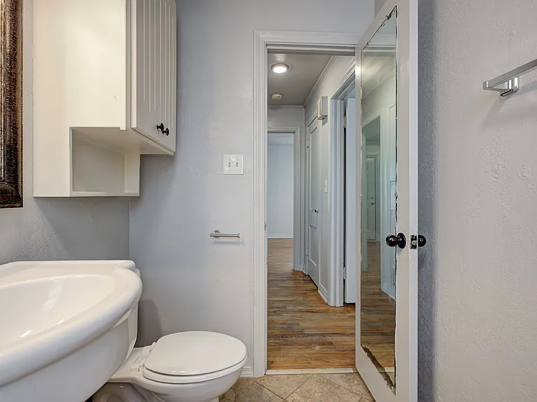 910 Garver St — Photo 33
