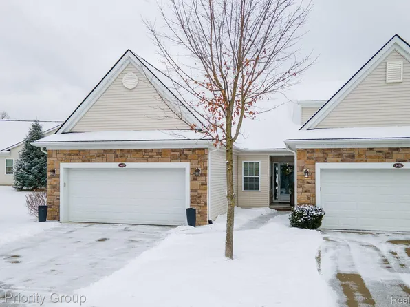 3455 Grove Ln, Auburn Hills, MI 48326