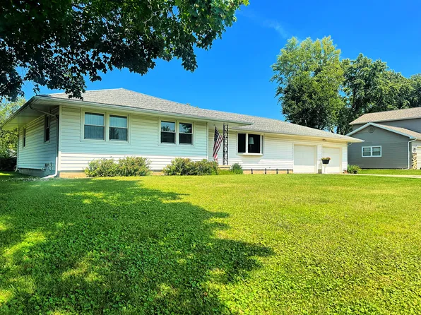 8 Old Orchard Ln, Streator, IL 61364