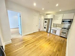 218 W 22nd St #33R, New York, NY 10011