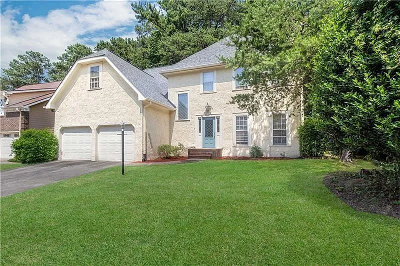 3 bed, 2.5 bath, 2625 sqft, $2,800 — Photo 3