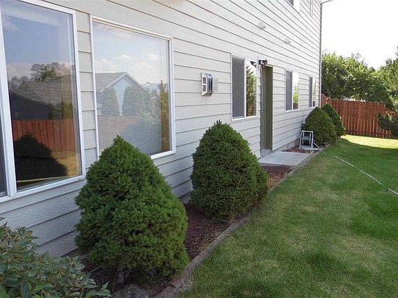 2nd image of 404 22nd Ave W