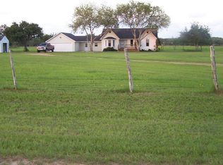 183 Meadowlane Dr, Yoakum, TX 77995