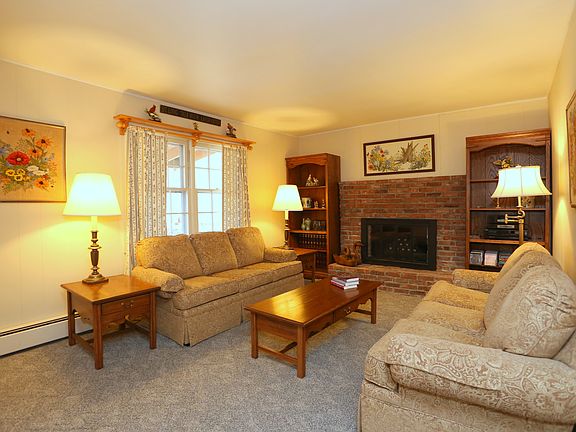 3rd image of 879 Dolton St