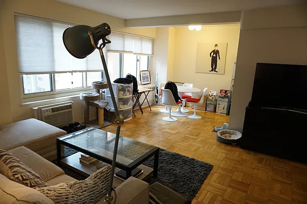 Rented by Manhattan Apartment Organization | media 19