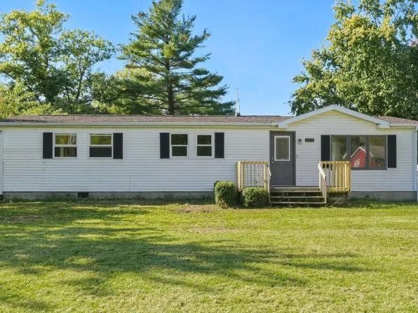 513 N Tucker St, Mentone, IN 46539