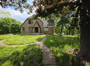 1530 NE Glen Oak Ave, Peoria, IL 61603