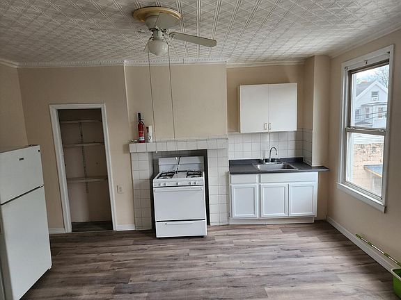2nd image of 115 Park Ave Floor 2