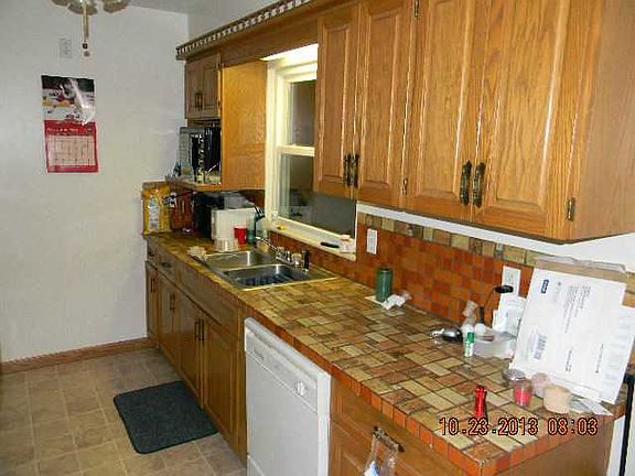 4th image of 2843 Louise Pl