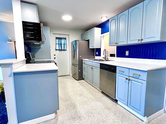 5th image of 7180 Emily Dr