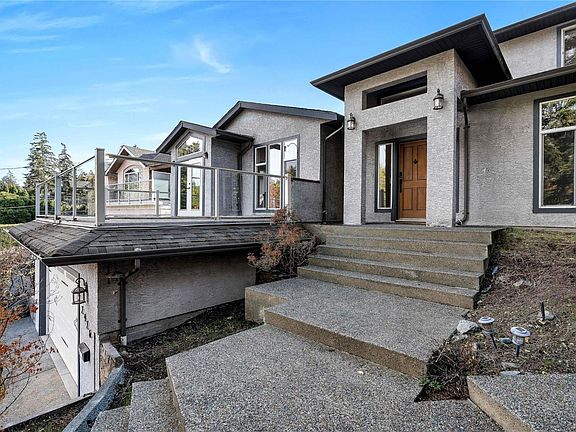 3rd image of 2426 Selwyn Rd