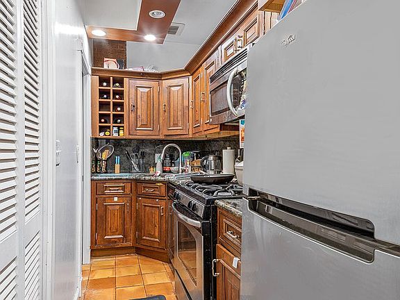 2nd image of 101 Charles St APT 1FW
