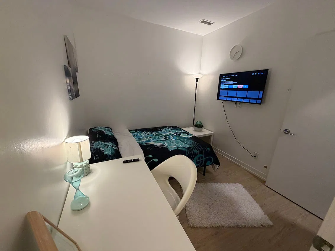 Deluxe Room without Window - Church St & Wood St — Photo 3
