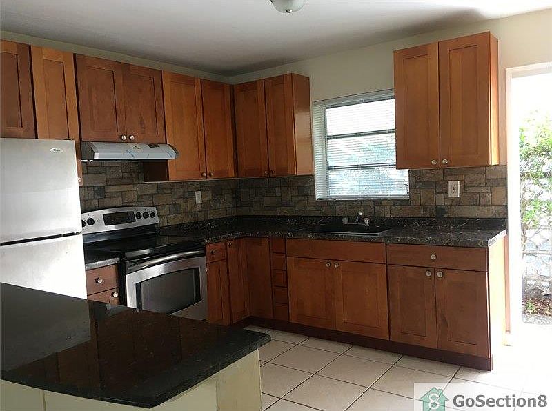 2nd image of 1009 NW 30th Ct APT 10