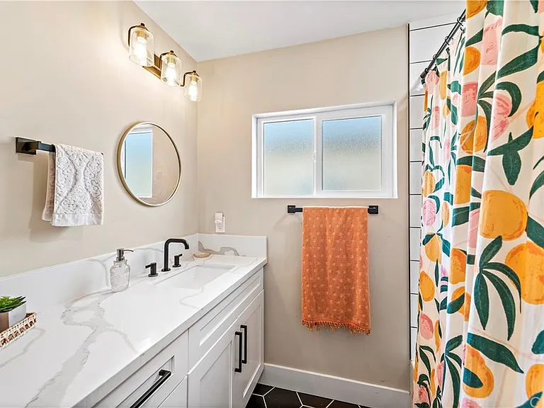 5136 Alumni Pl — Photo 2