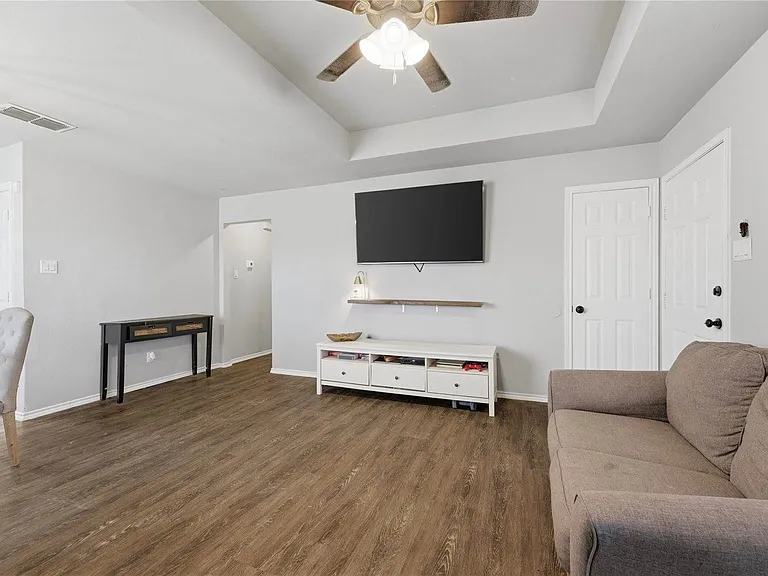 904 Overlook Dr — Photo 5
