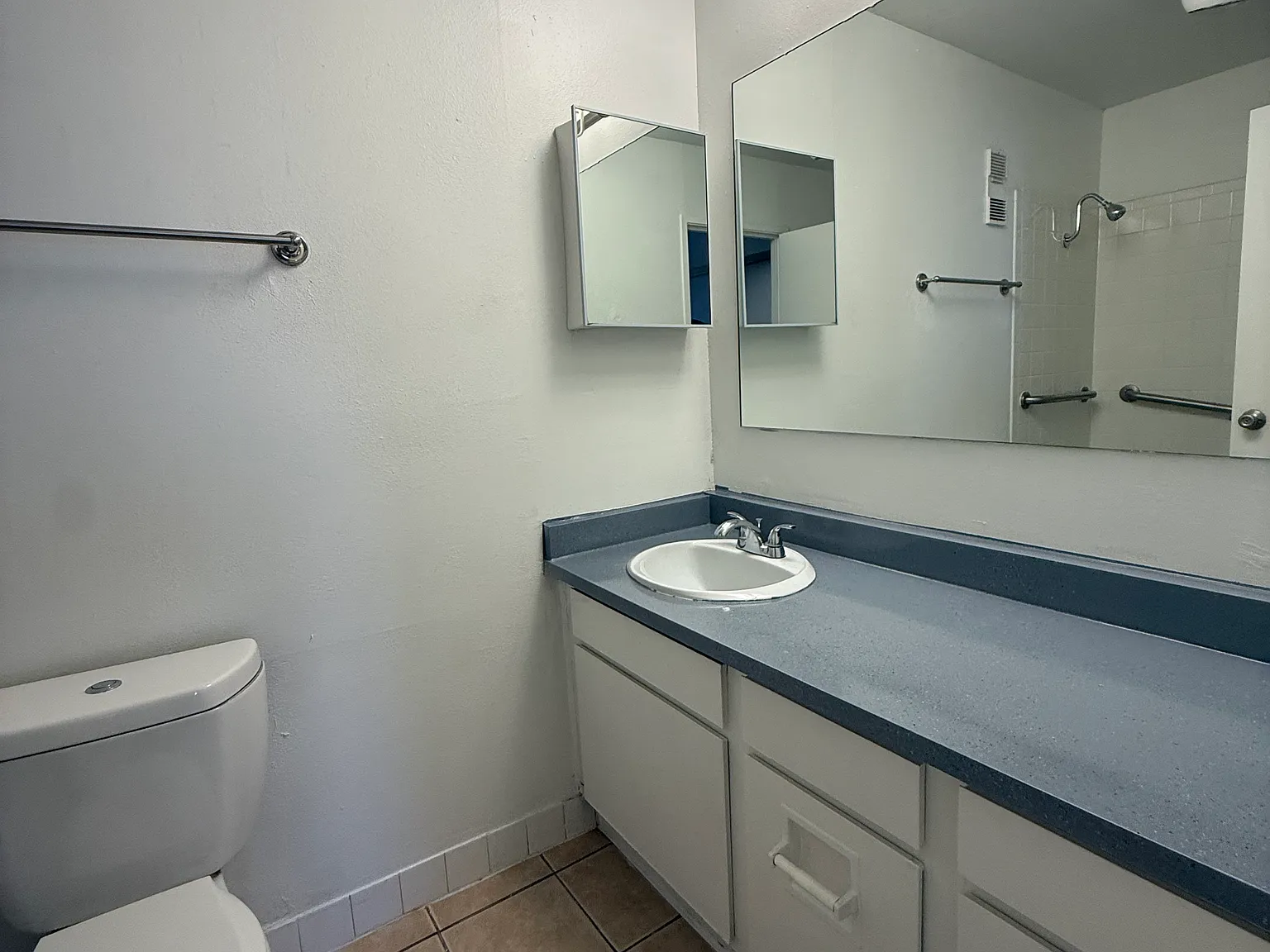 2 bed, 1000 sqft, $1,375 — Photo 4