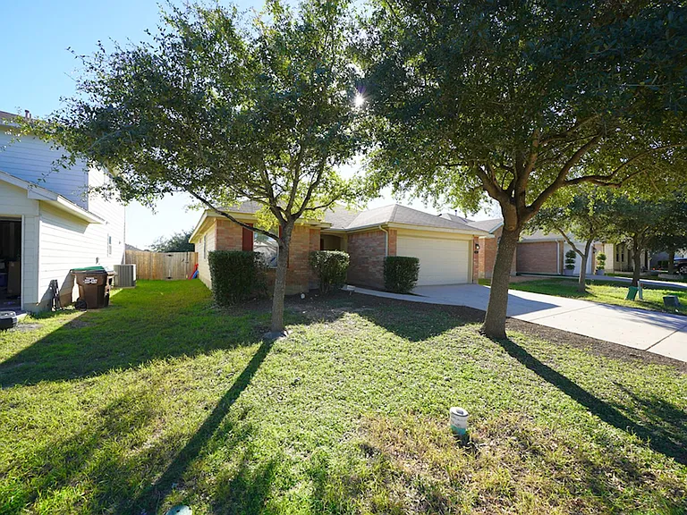 8434 Favero Cv — Photo 4
