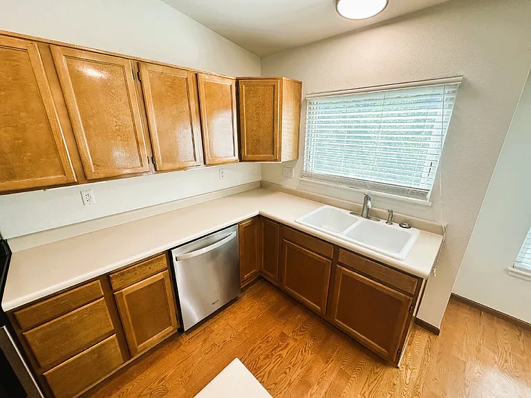 10542 Holyoke Dr — Photo 6