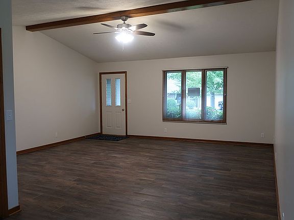 4th image of 196 Park Ln